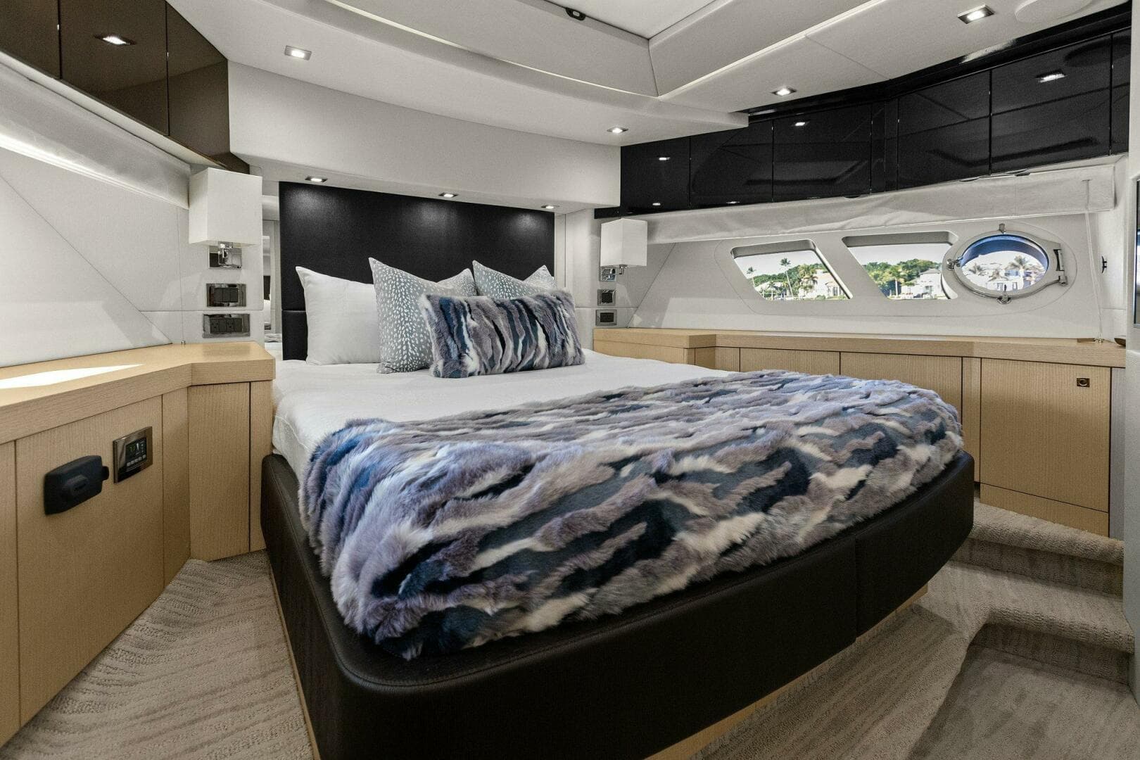 2013 Sunseeker 73 Manhattan — photo 108