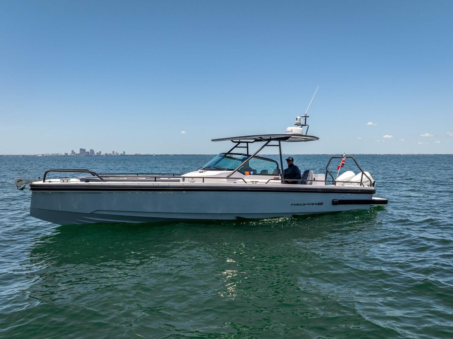 2022 Axopar 28 T-Top Brabus — photo 6