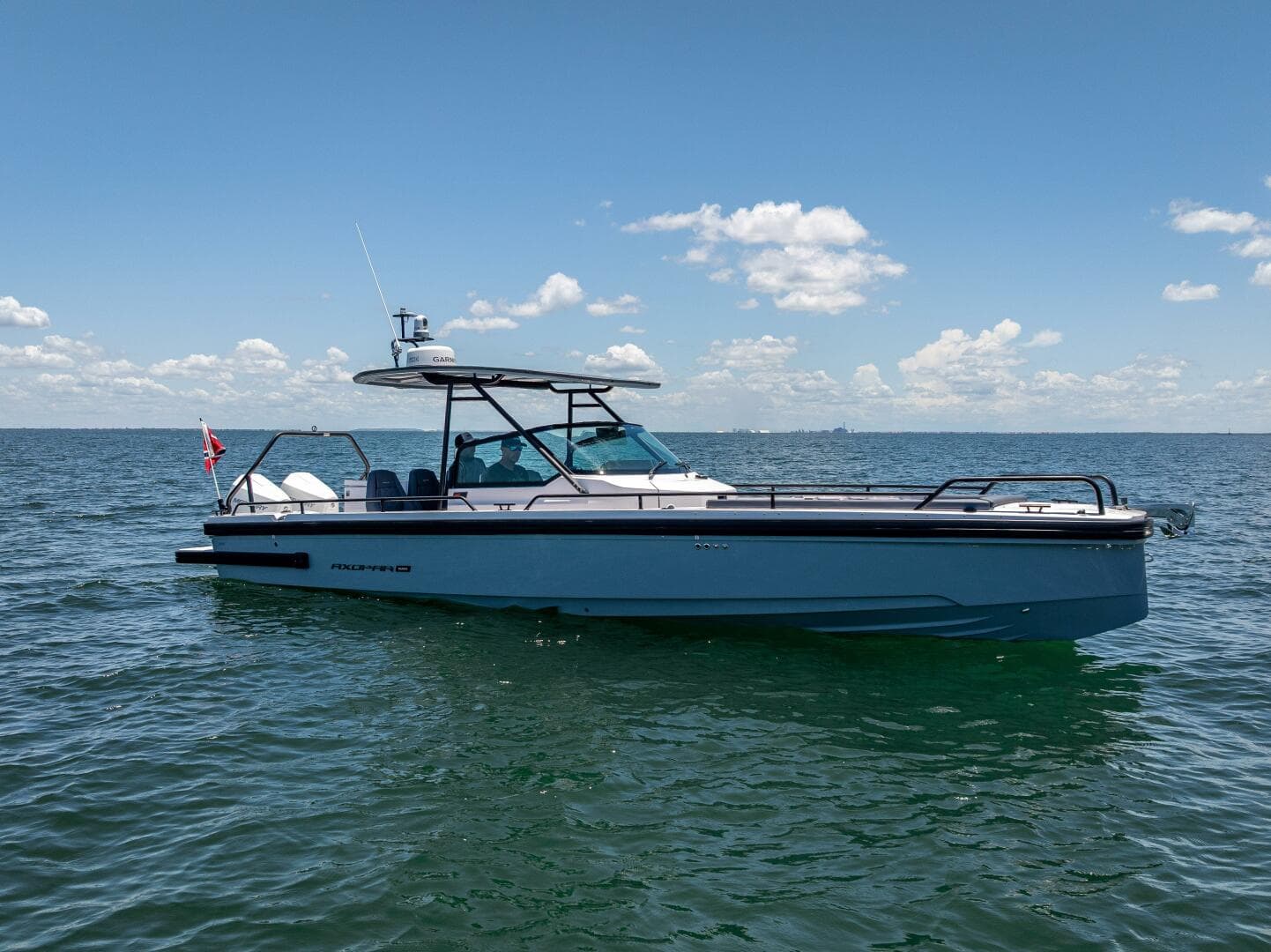 2022 Axopar 28 T-Top Brabus — photo 10