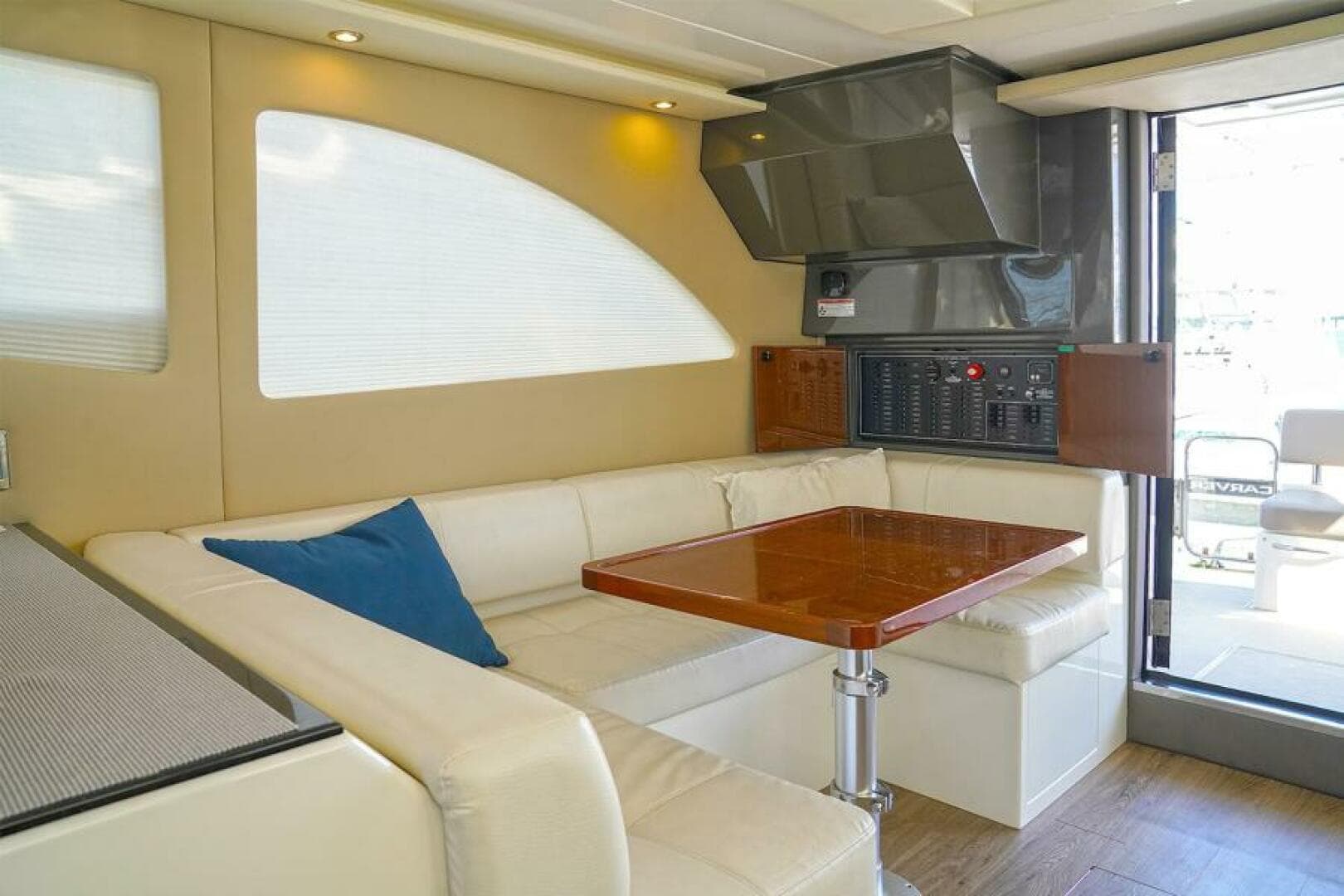 2020 Carver C40 — photo 17