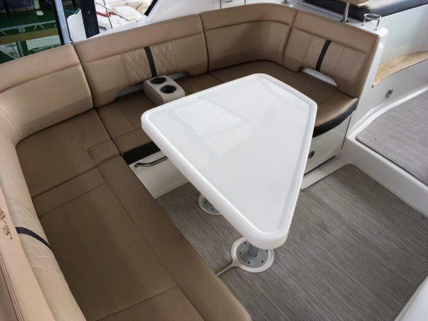 2016 Sea Ray 350 Sundancer — photo 47