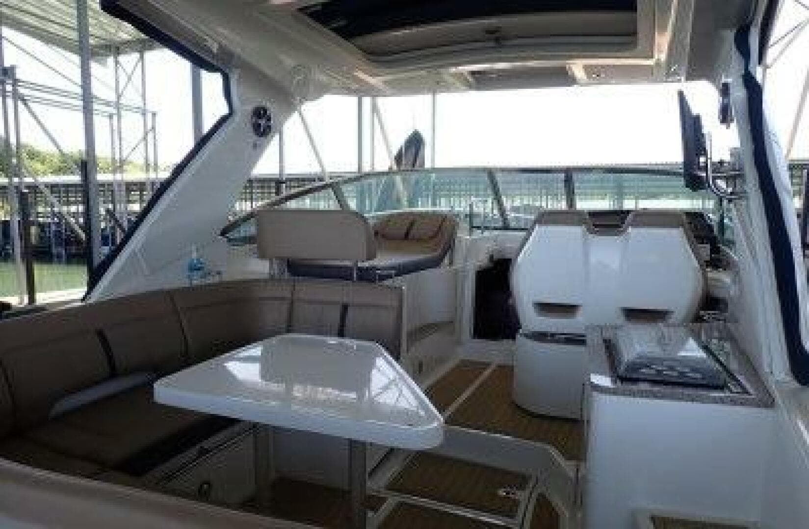 2016 Sea Ray 350 Sundancer — photo 53