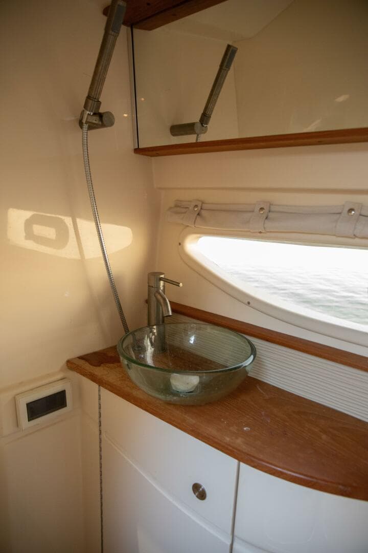 2016 Sea Ray 350 Sundancer — photo 105