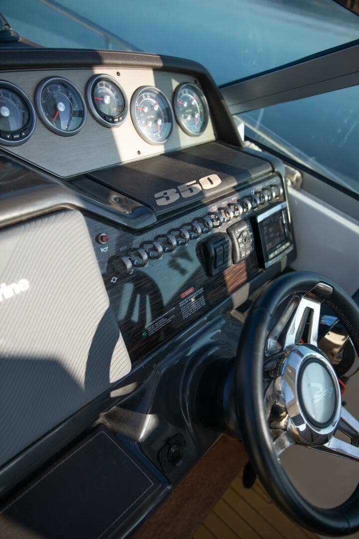 2016 Sea Ray 350 Sundancer — photo 70