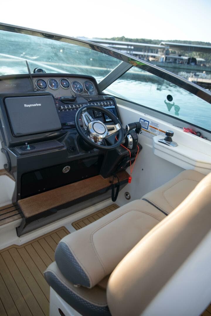 2016 Sea Ray 350 Sundancer — photo 7