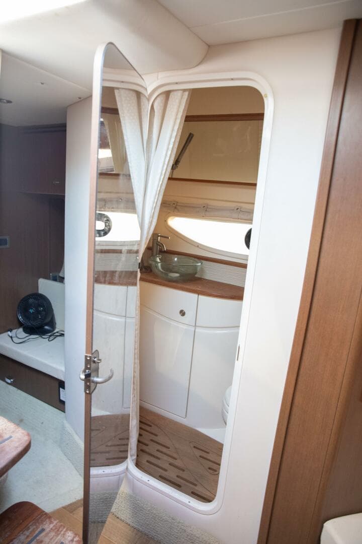 2016 Sea Ray 350 Sundancer — photo 100