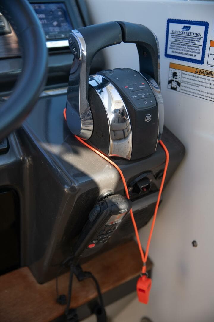 2016 Sea Ray 350 Sundancer — photo 75