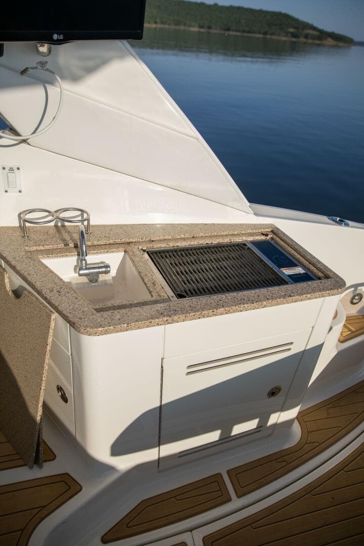 2016 Sea Ray 350 Sundancer — photo 64