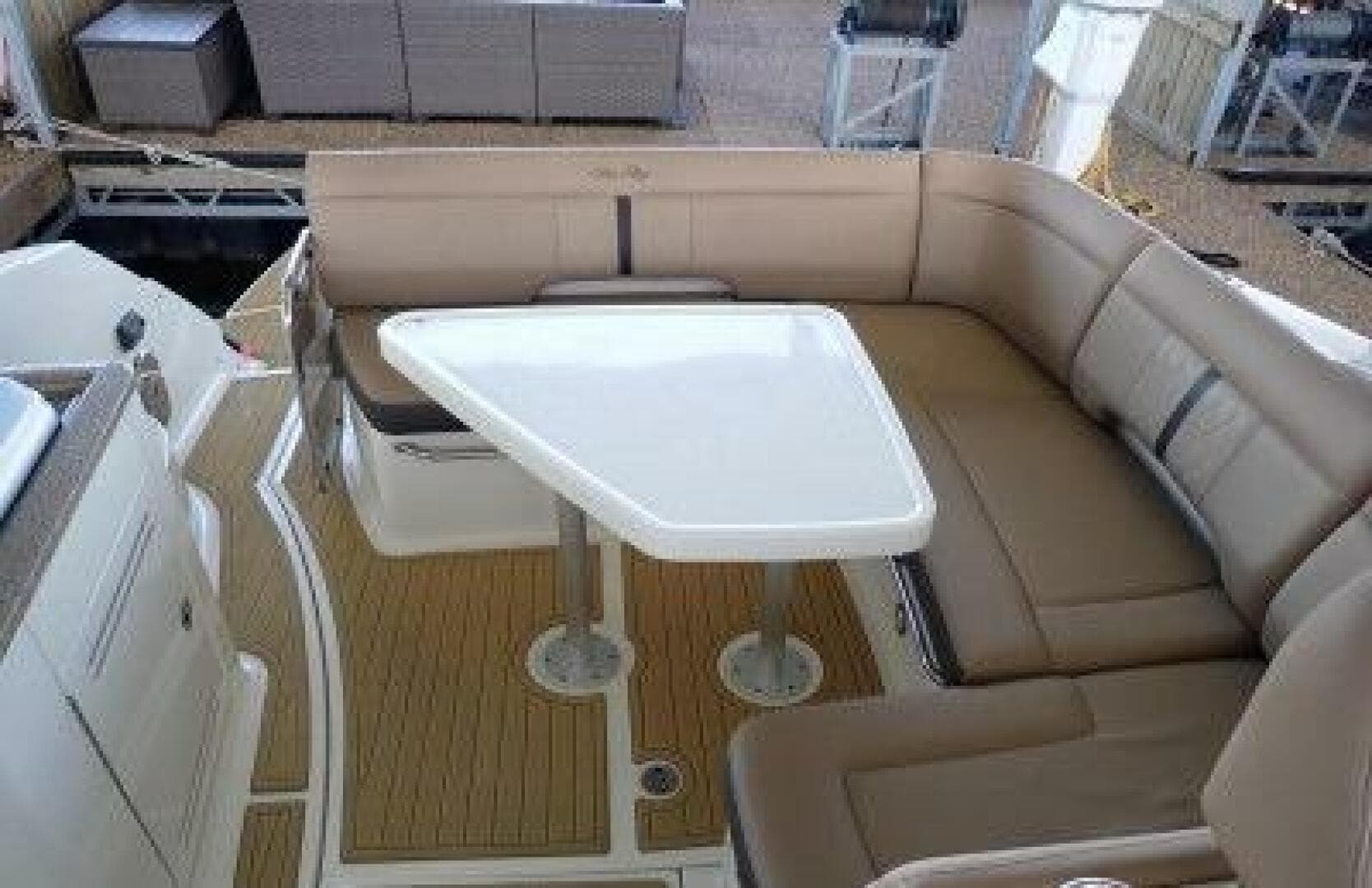 2016 Sea Ray 350 Sundancer — photo 13