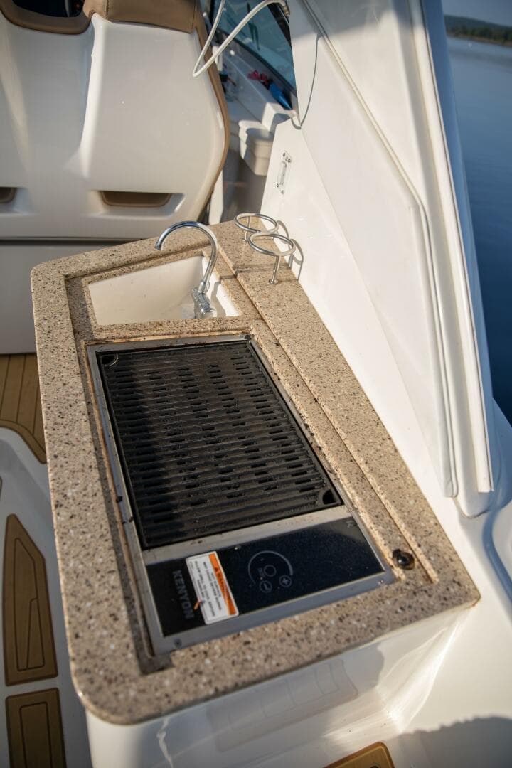 2016 Sea Ray 350 Sundancer — photo 65