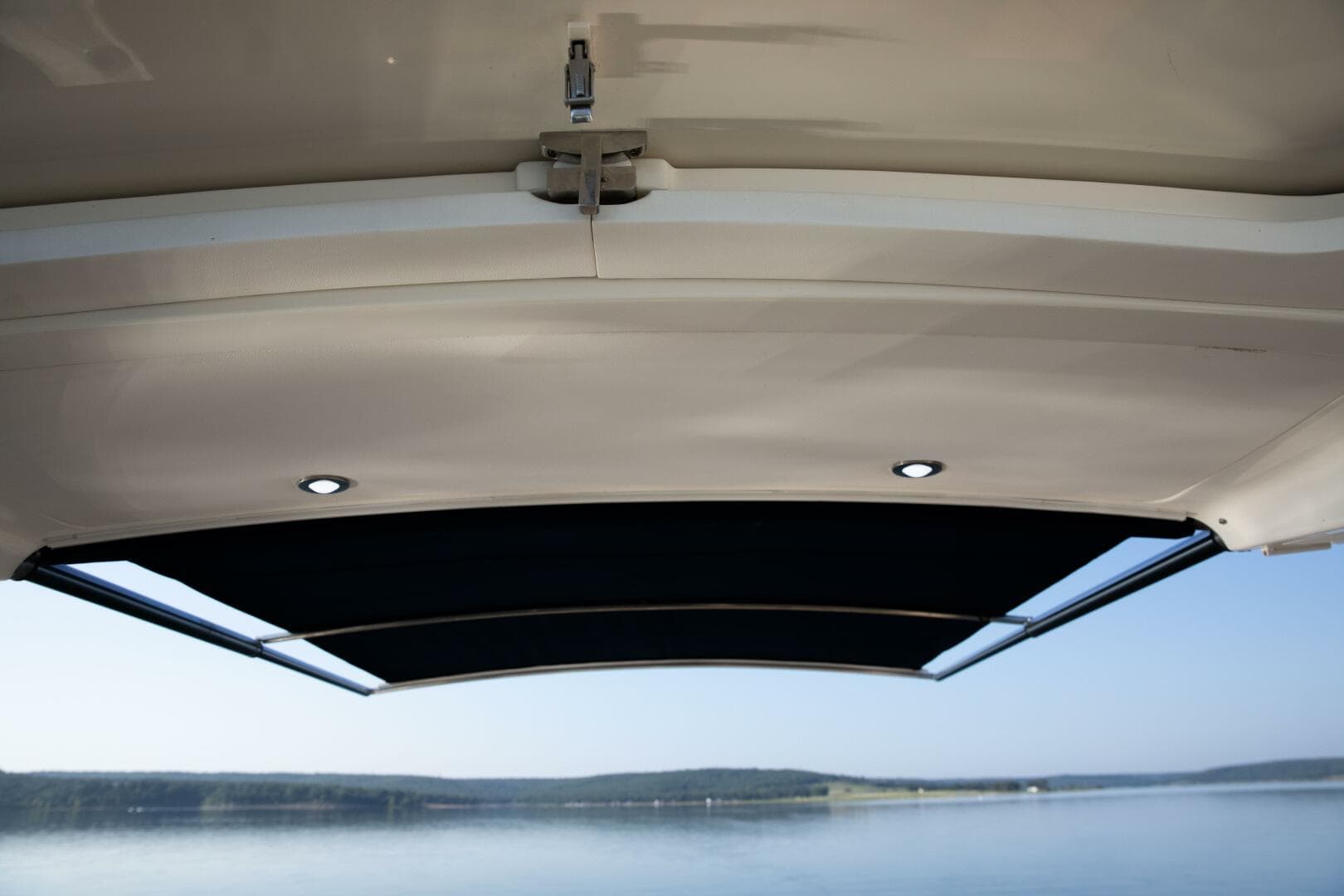 2016 Sea Ray 350 Sundancer — photo 51