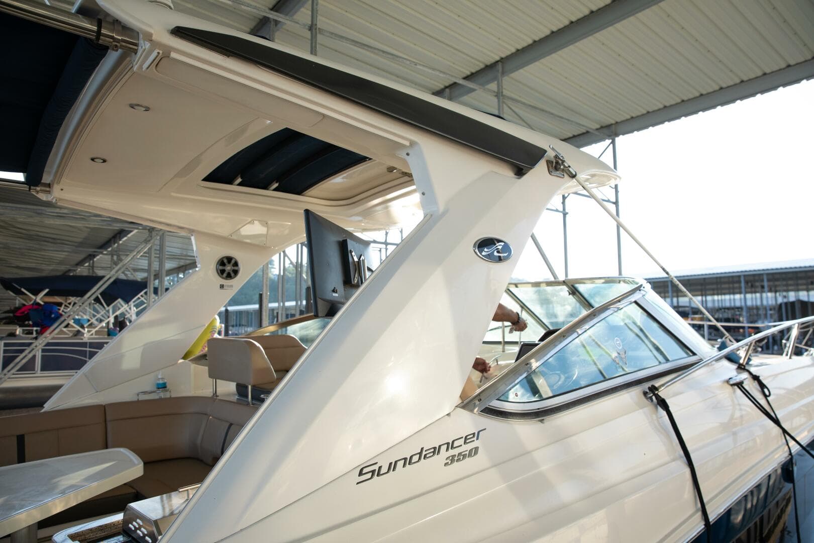 2016 Sea Ray 350 Sundancer — photo 39