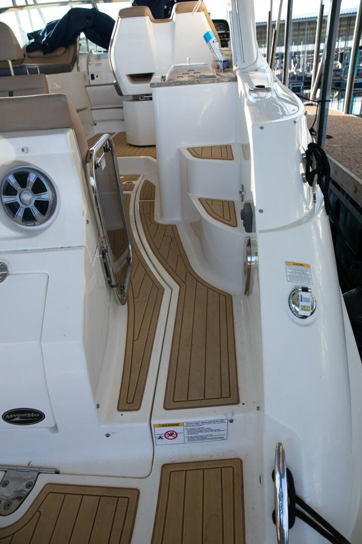 2016 Sea Ray 350 Sundancer — photo 46