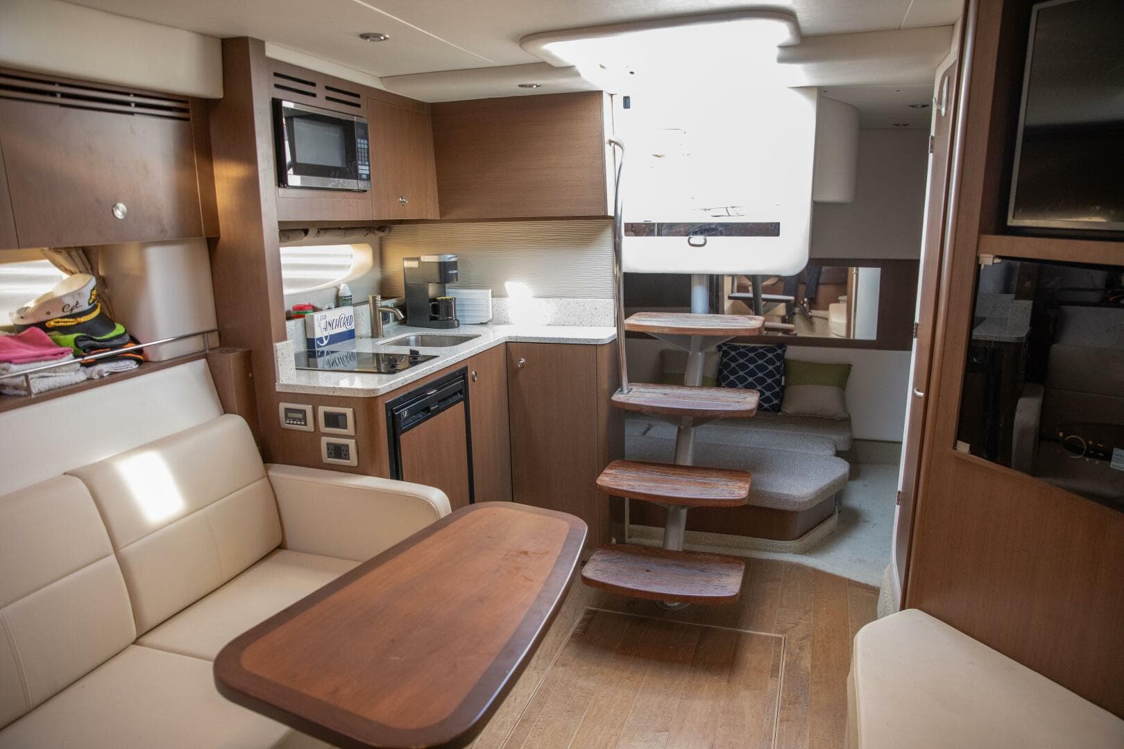 2016 Sea Ray 350 Sundancer — photo 94