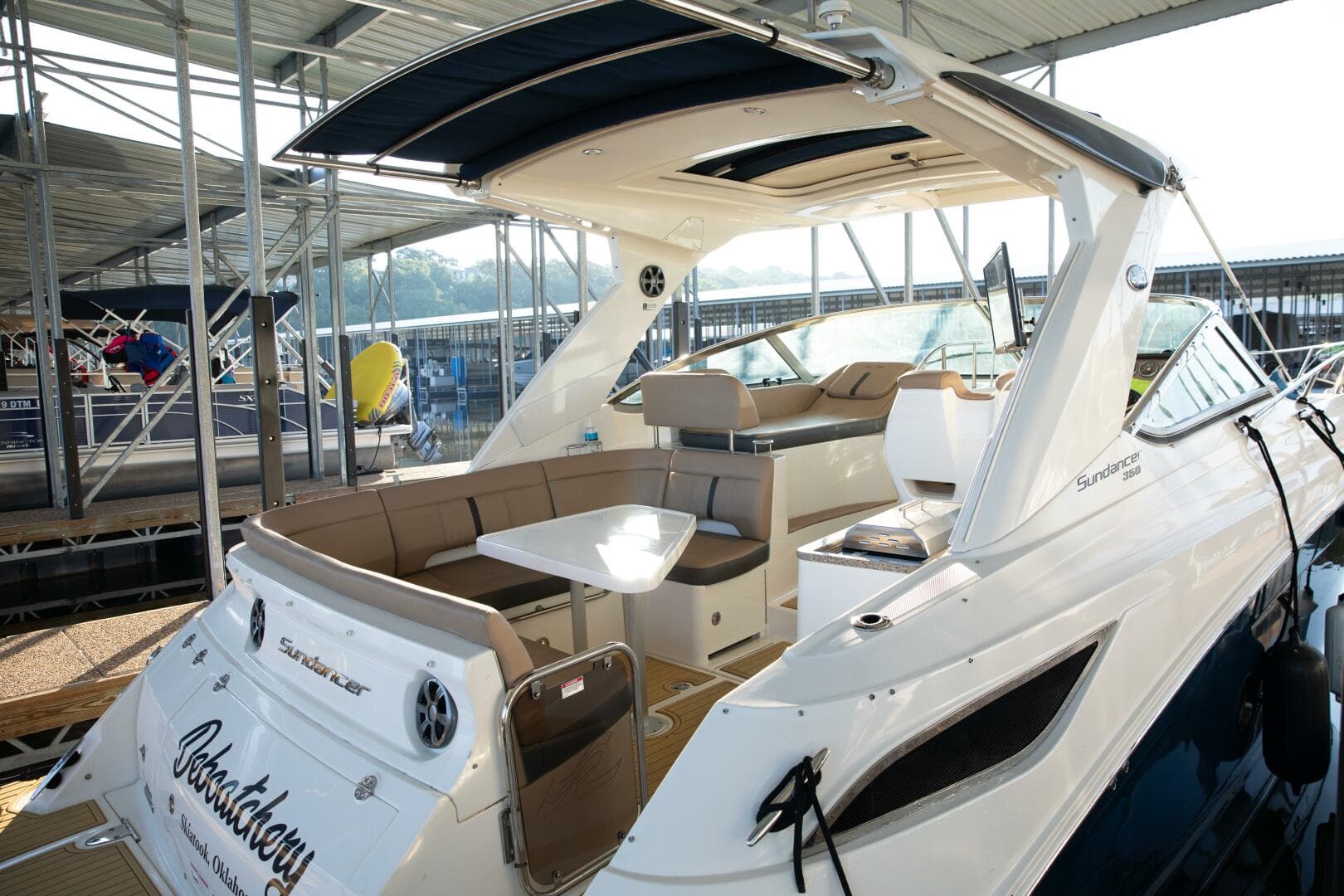 2016 Sea Ray 350 Sundancer — photo 40