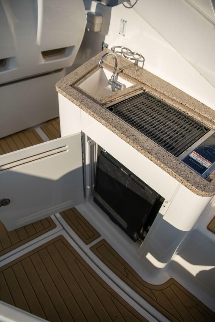 2016 Sea Ray 350 Sundancer — photo 63