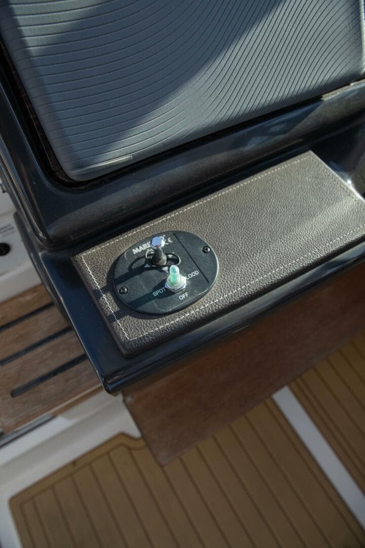 2016 Sea Ray 350 Sundancer — photo 78