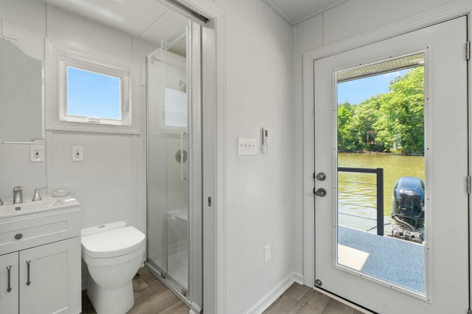 2025 Custom Hank'S 40 Houseboat — photo 12