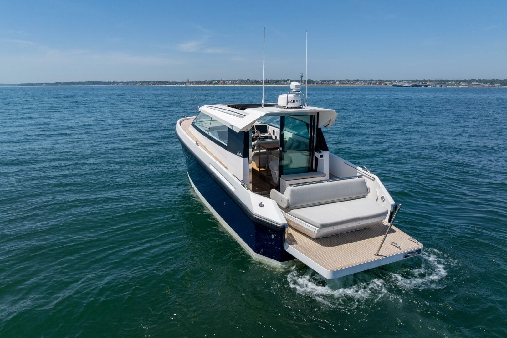 2023 Delta Powerboats 33 Coupe — photo 3