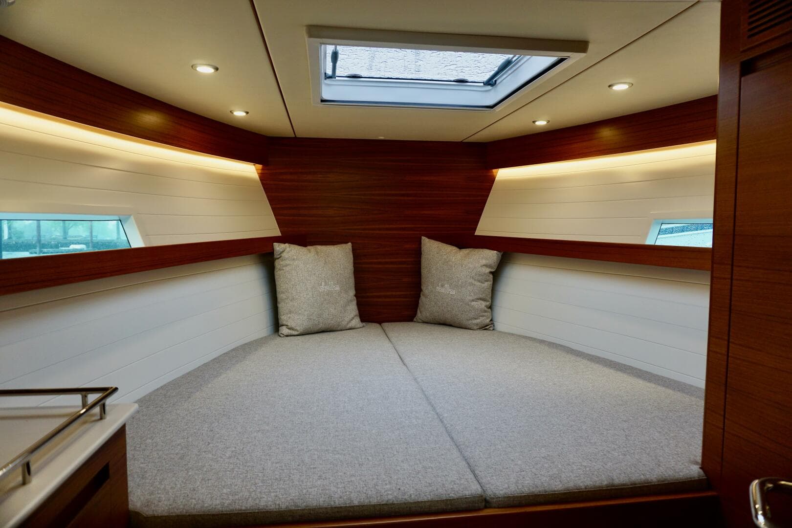 2023 Delta Powerboats 33 Coupe — photo 27