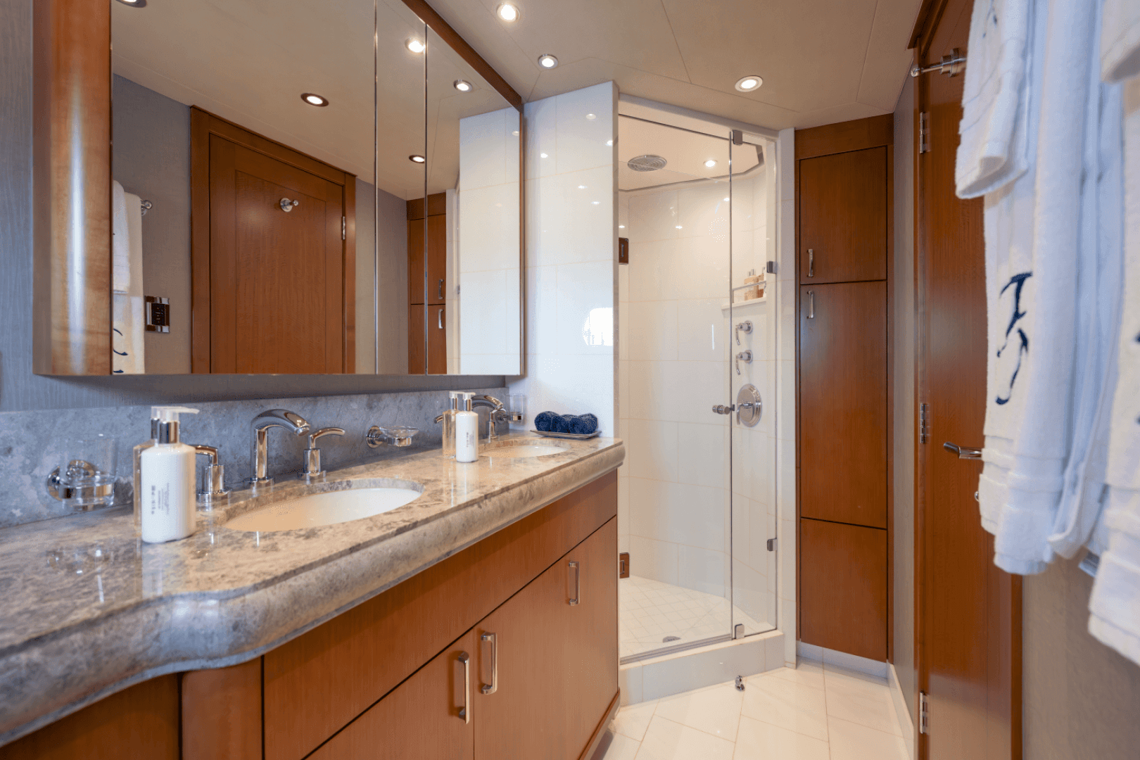 2014 Westport 40M — photo 88