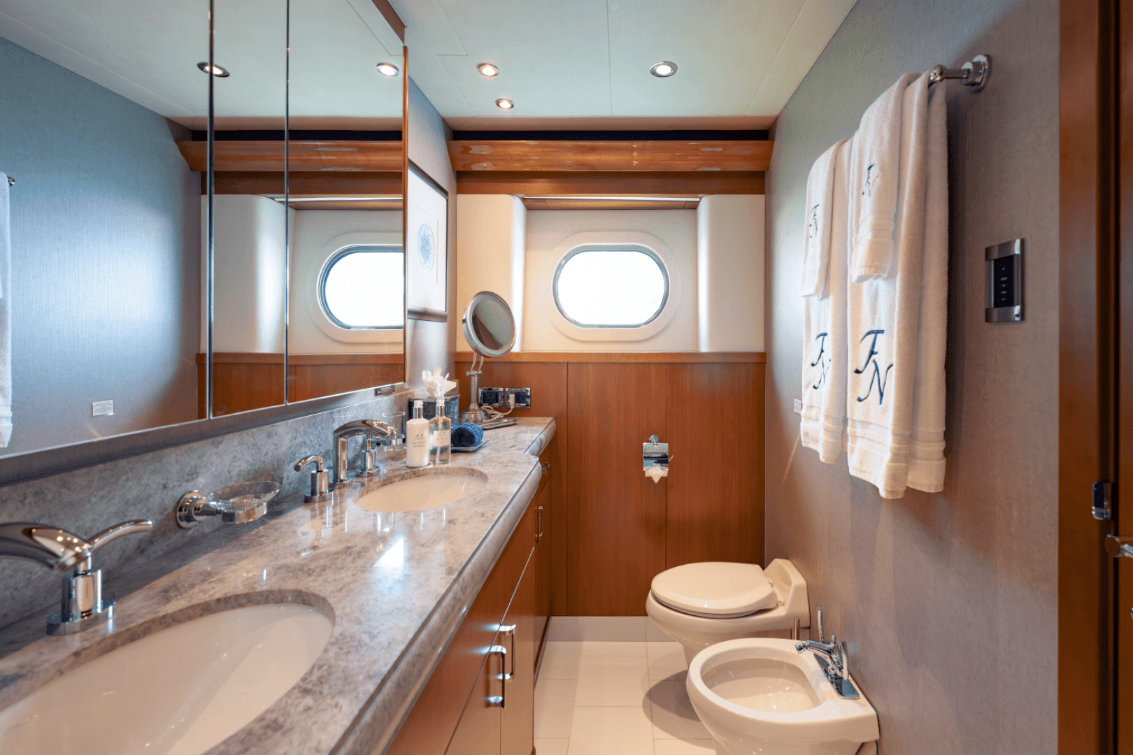 2014 Westport 40M — photo 75