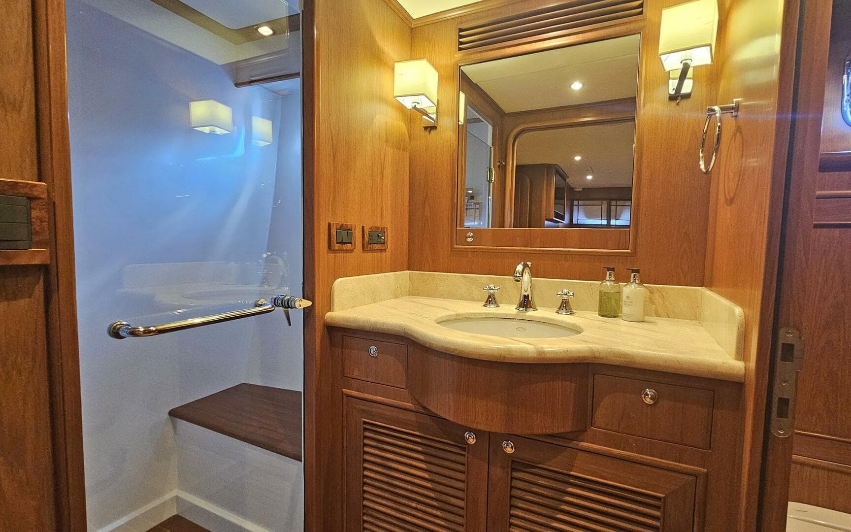 2012 Outer Reef Yachts 700 — photo 40