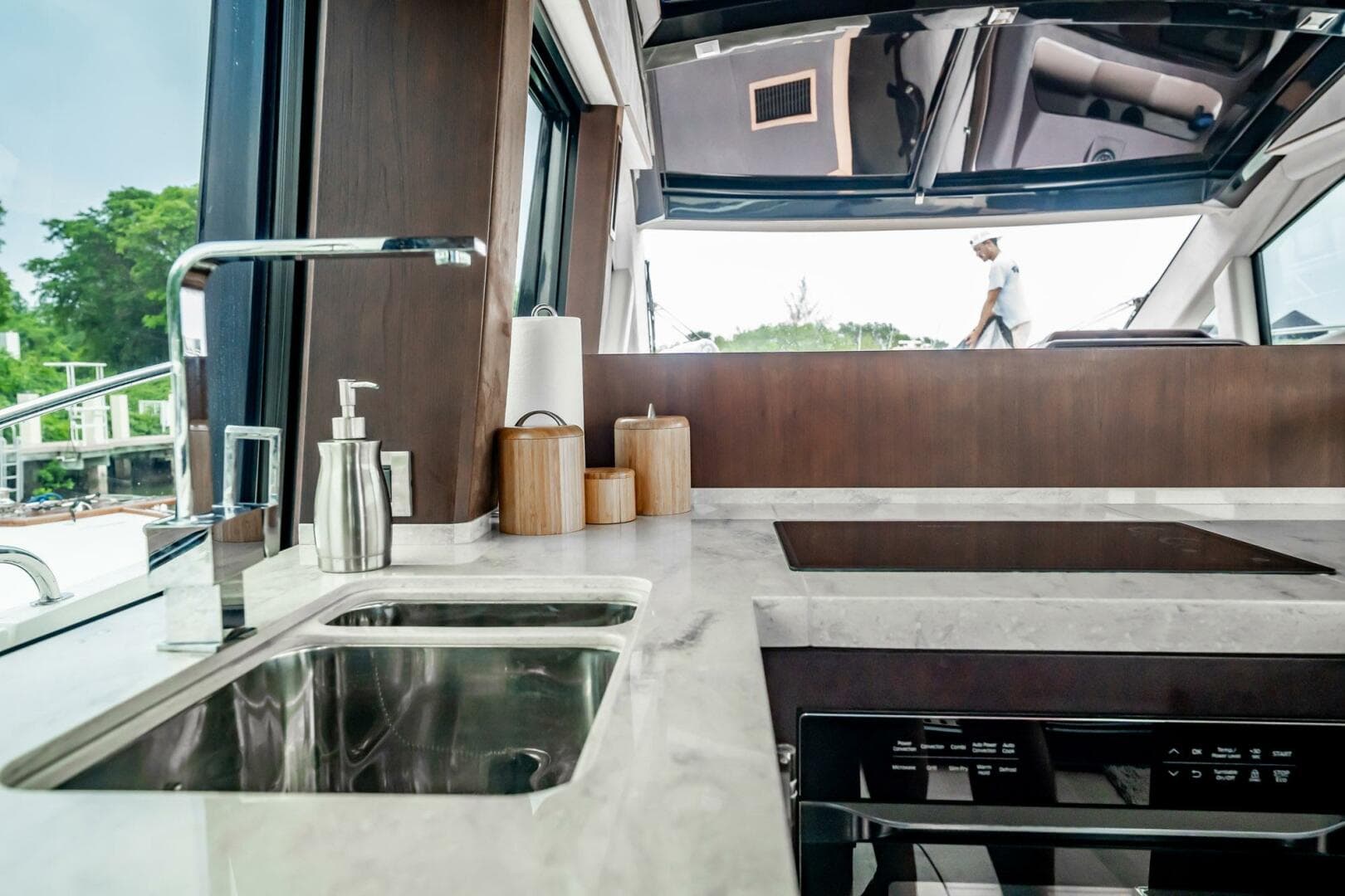 2017 Galeon 510 Skybridge — photo 13