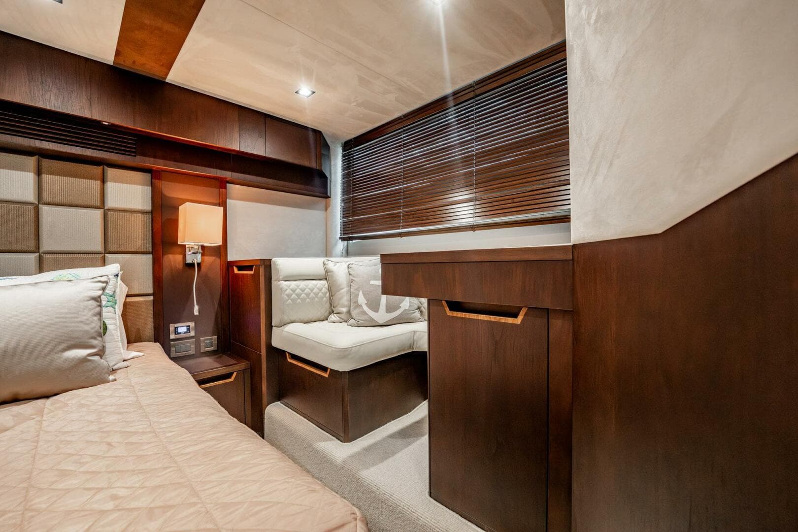 2017 Galeon 510 Skybridge — photo 45