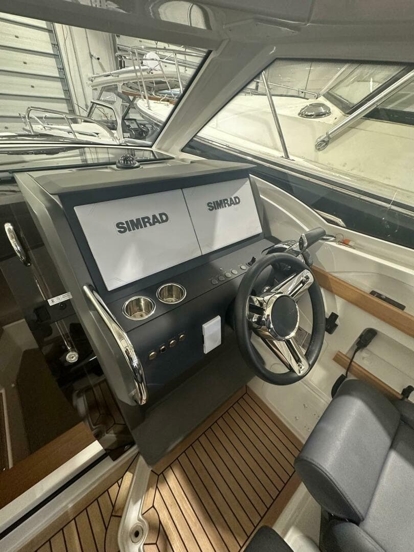 2021 Nimbus W9 — photo 4