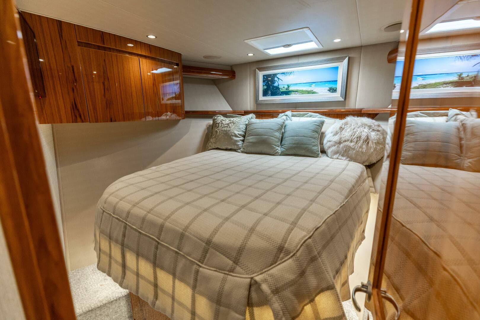 2015 Viking 62 Convertible — photo 16