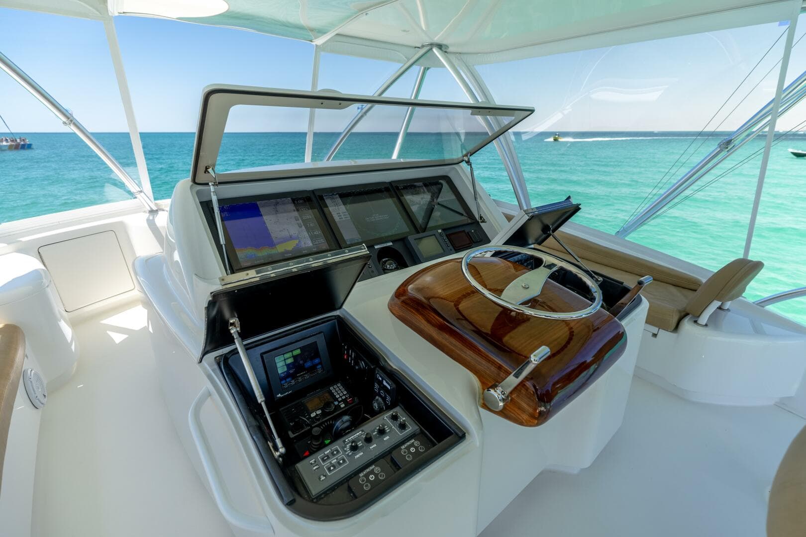 2015 Viking 62 Convertible — photo 27
