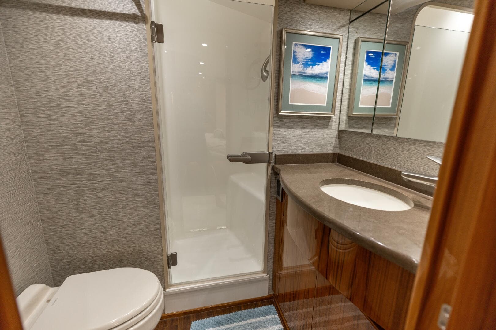 2015 Viking 62 Convertible — photo 13