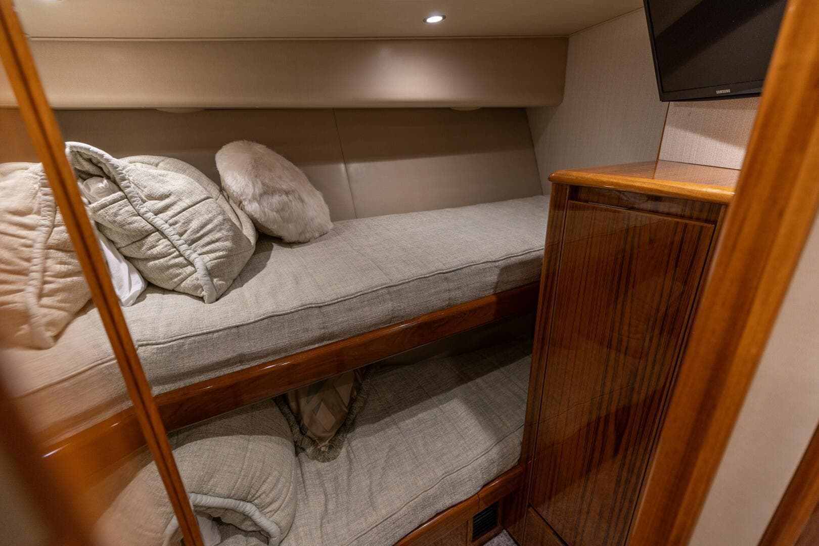 2015 Viking 62 Convertible — photo 22