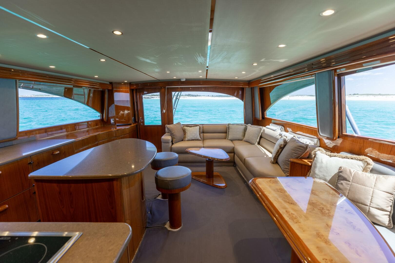 2015 Viking 62 Convertible — photo 6