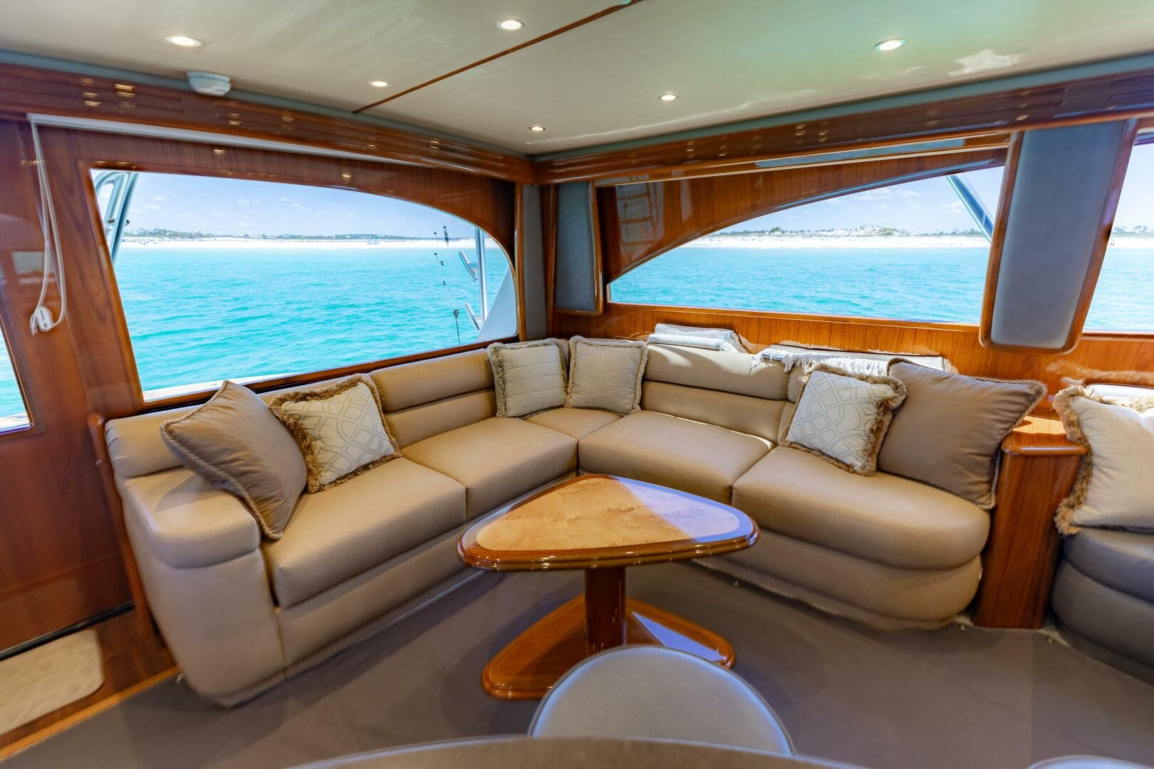 2015 Viking 62 Convertible — photo 8