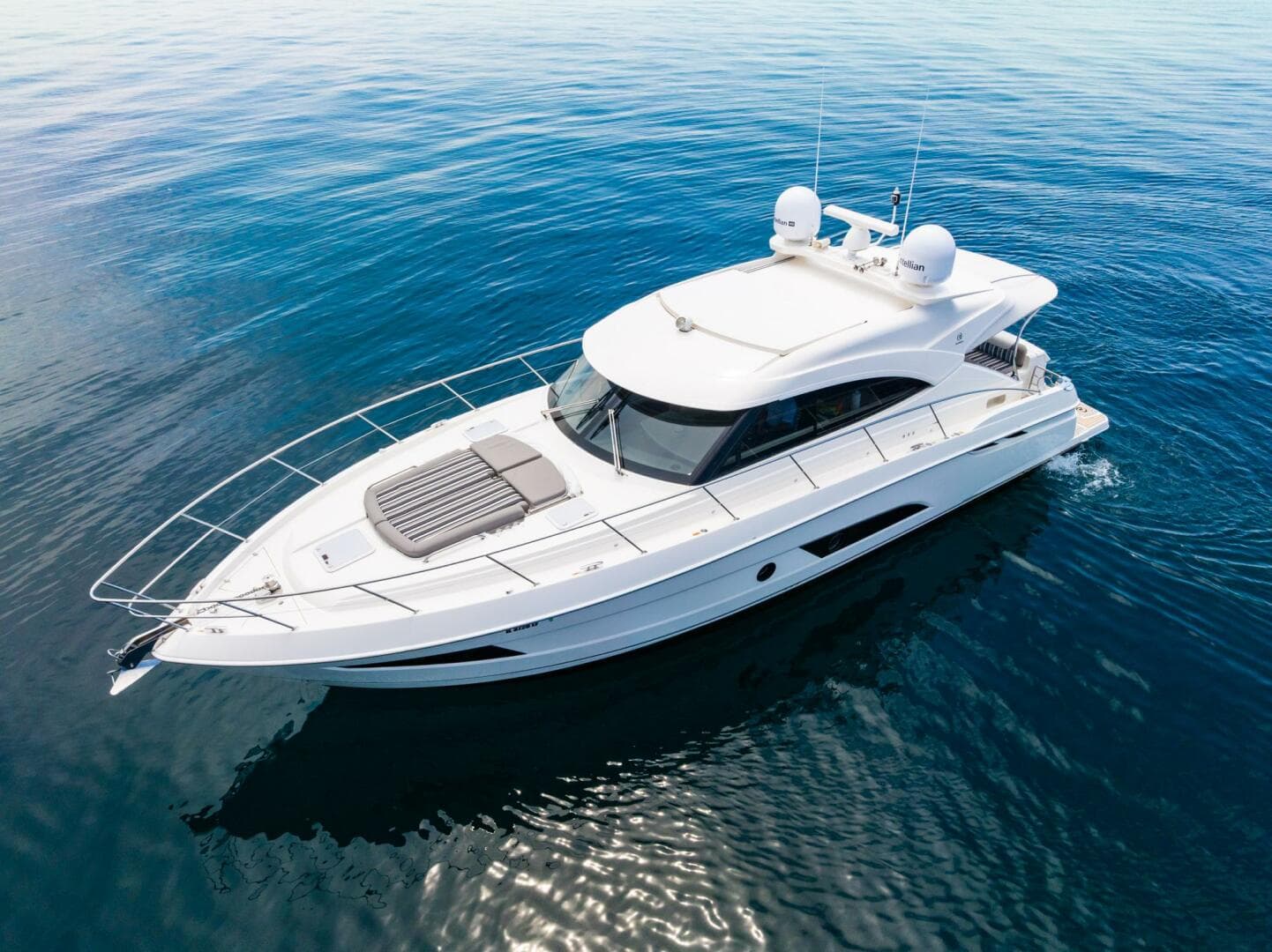 2019 Riviera 4800 Sport Yacht — photo 7