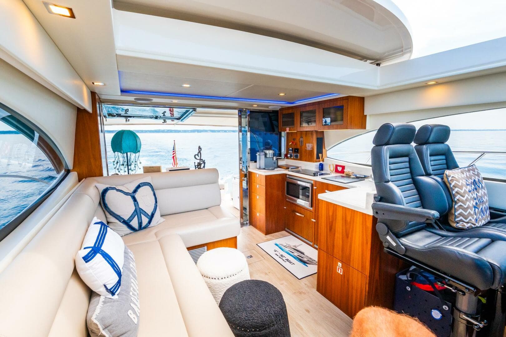 2019 Riviera 4800 Sport Yacht — photo 29
