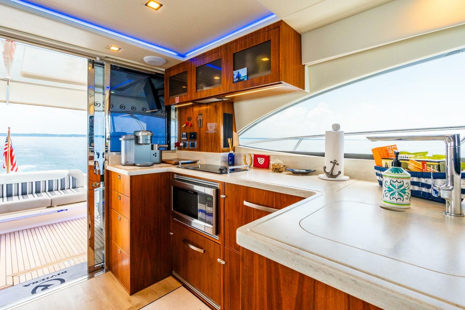 2019 Riviera 4800 Sport Yacht — photo 35