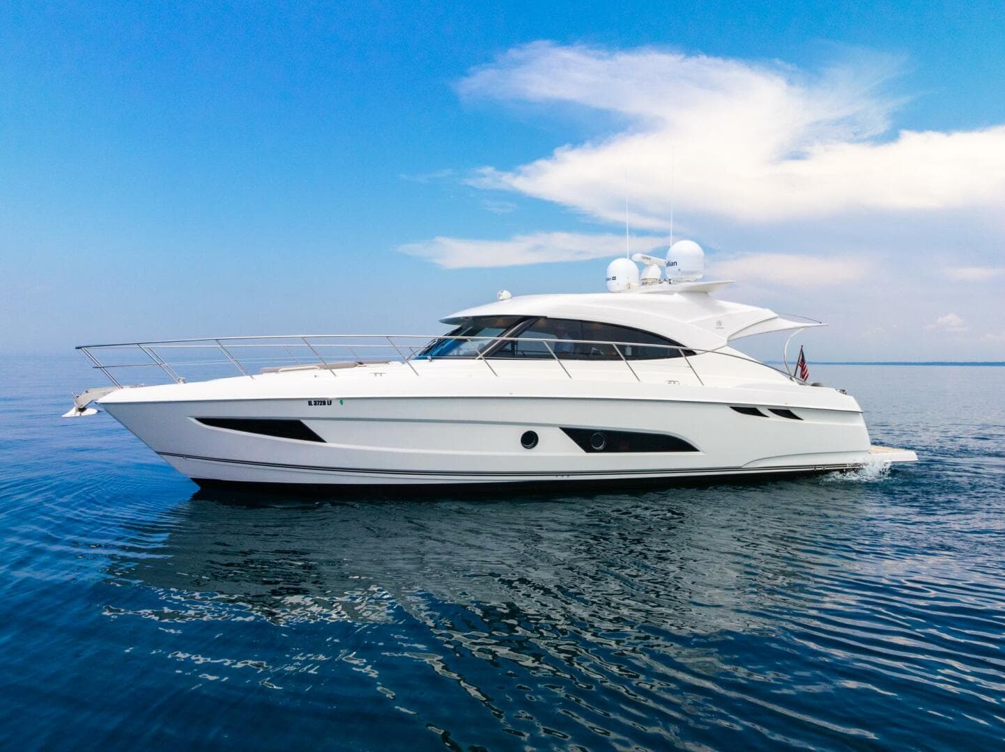 2019 Riviera 4800 Sport Yacht — photo 16