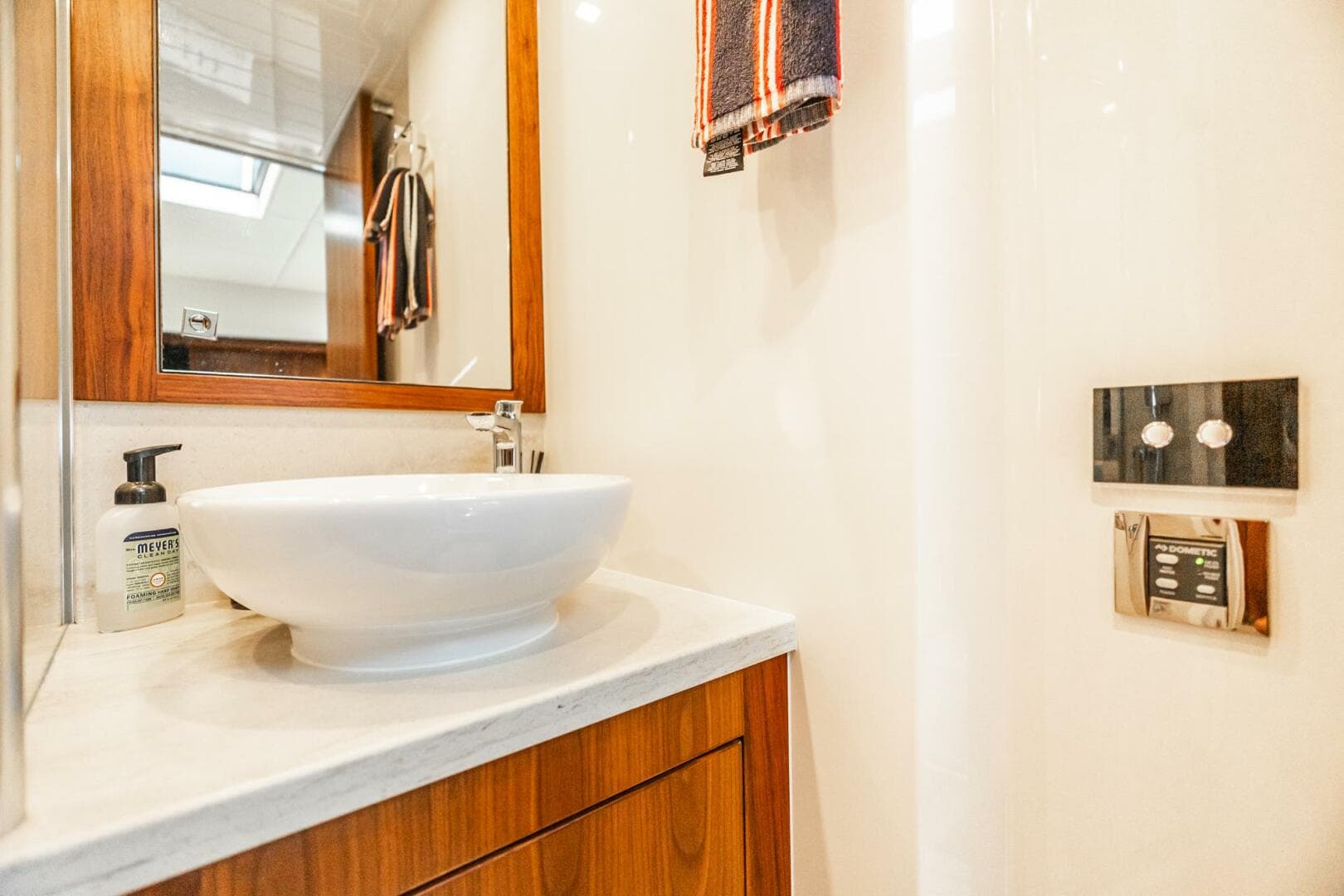 2019 Riviera 4800 Sport Yacht — photo 66