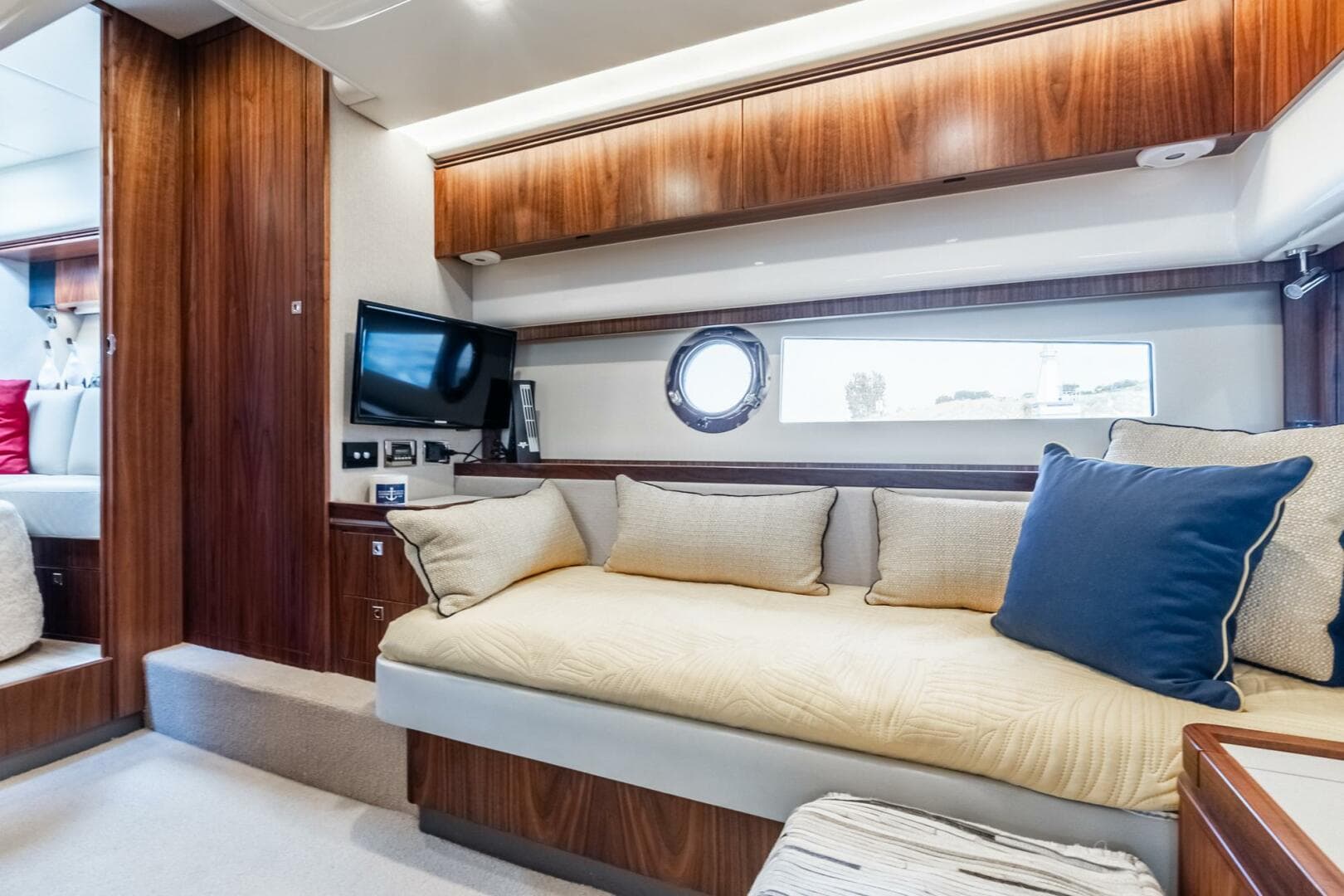 2019 Riviera 4800 Sport Yacht — photo 63