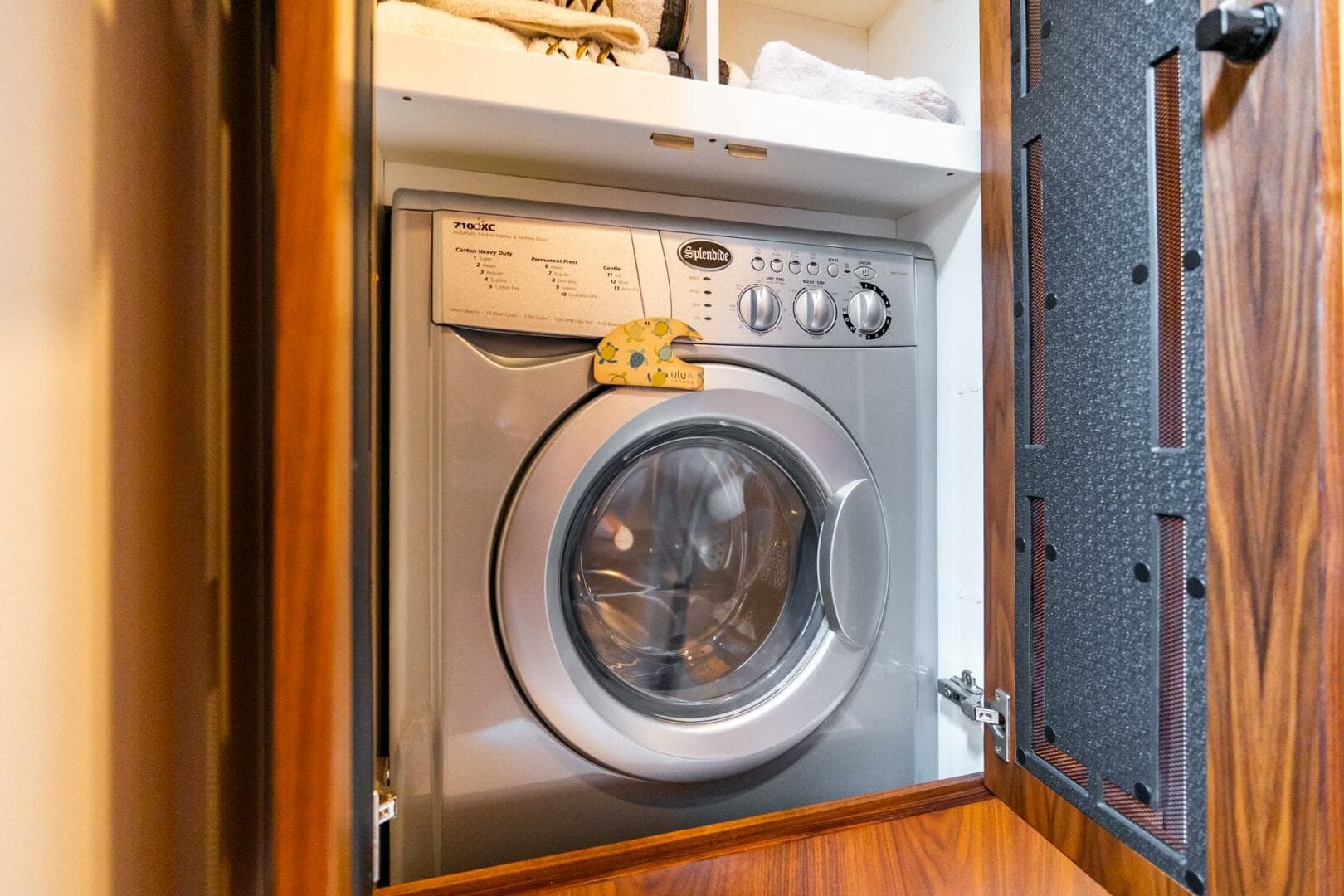 2019 Riviera 4800 Sport Yacht — photo 67