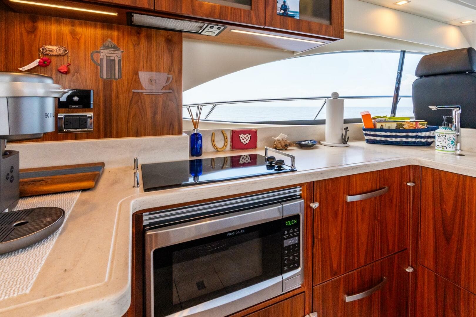 2019 Riviera 4800 Sport Yacht — photo 36