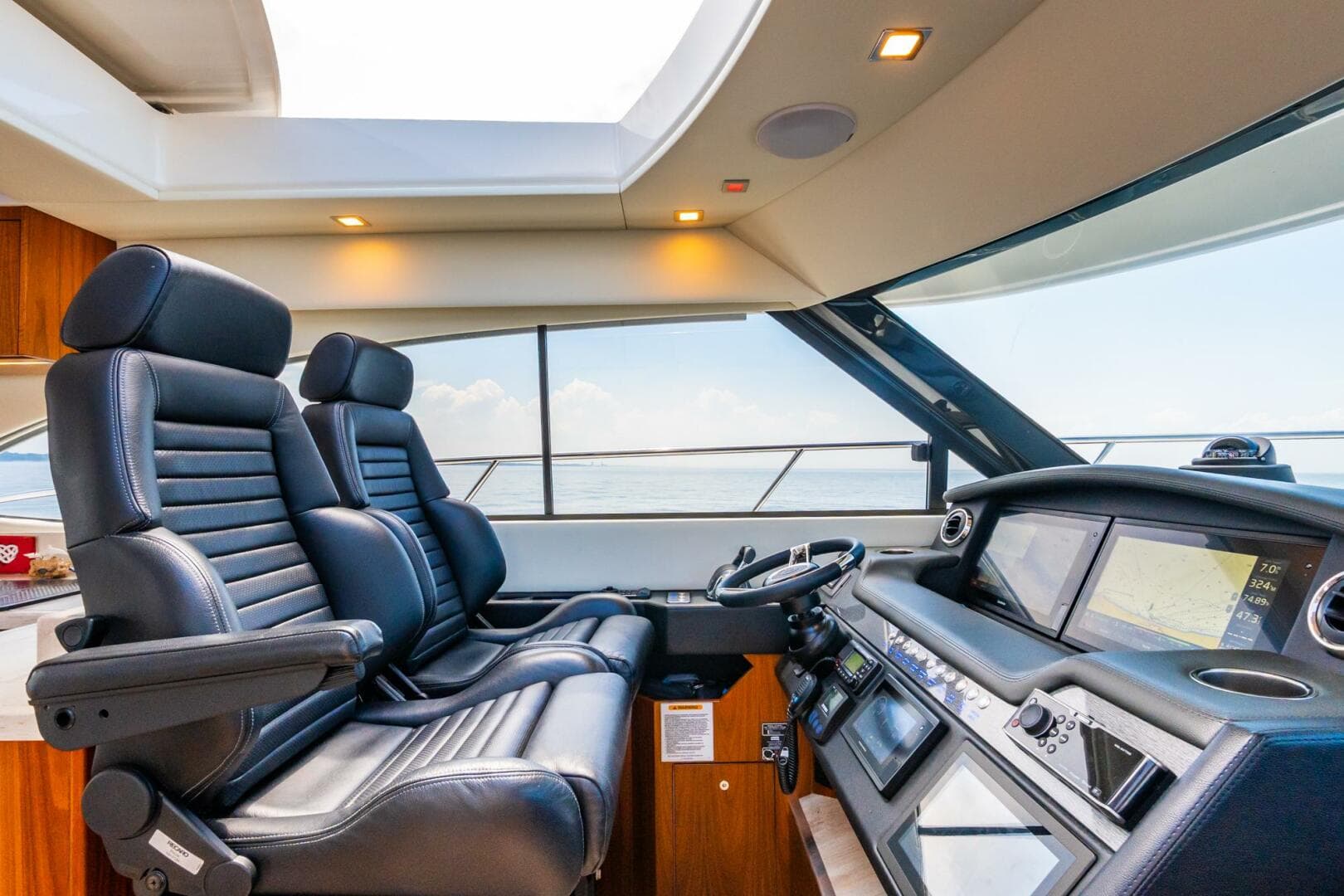 2019 Riviera 4800 Sport Yacht — photo 20