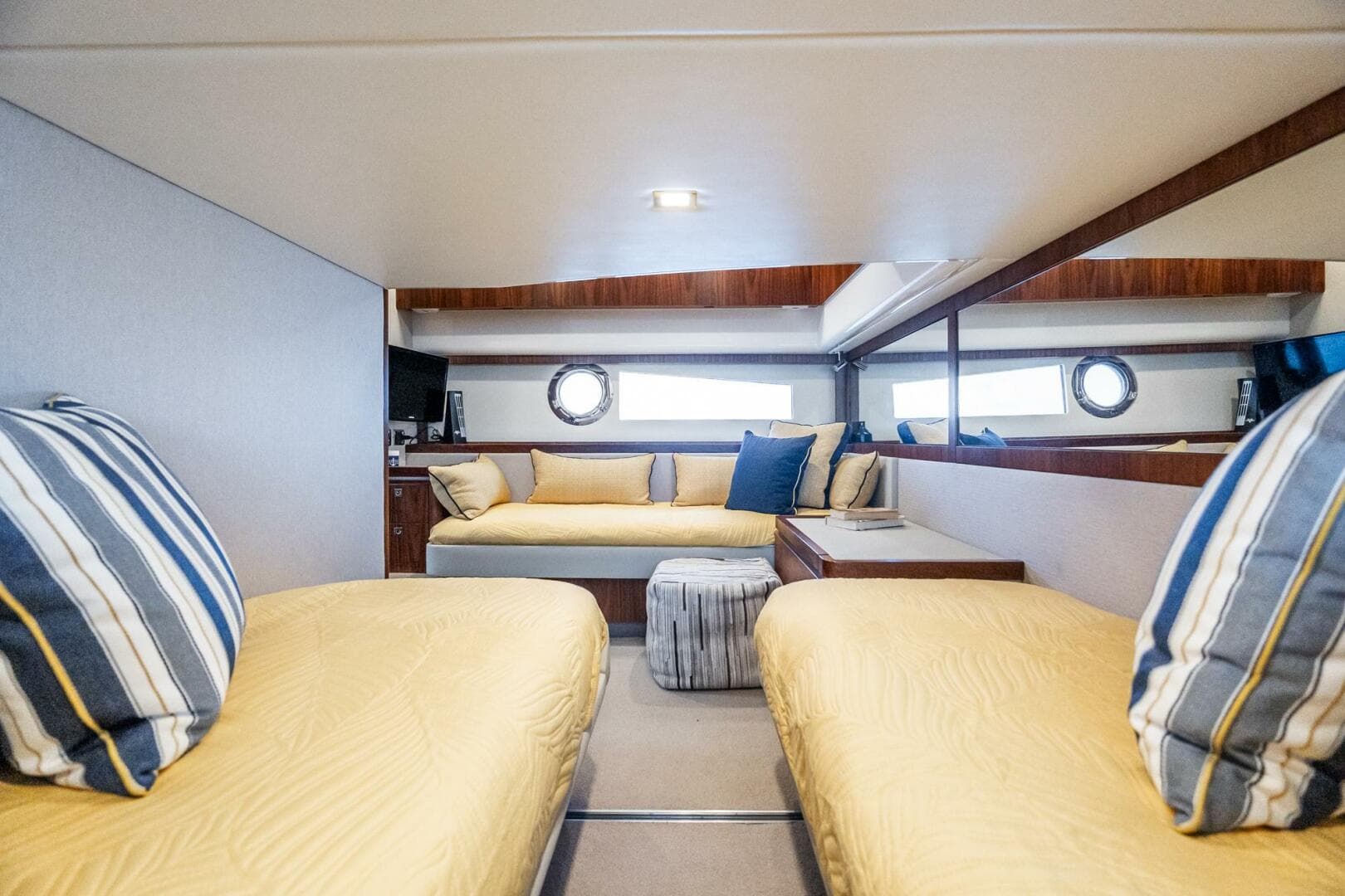 2019 Riviera 4800 Sport Yacht — photo 64