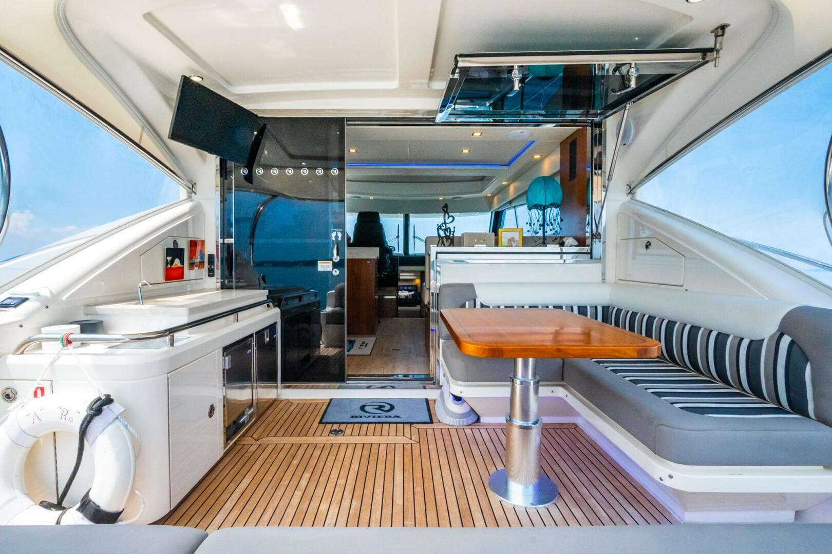 2019 Riviera 4800 Sport Yacht — photo 39