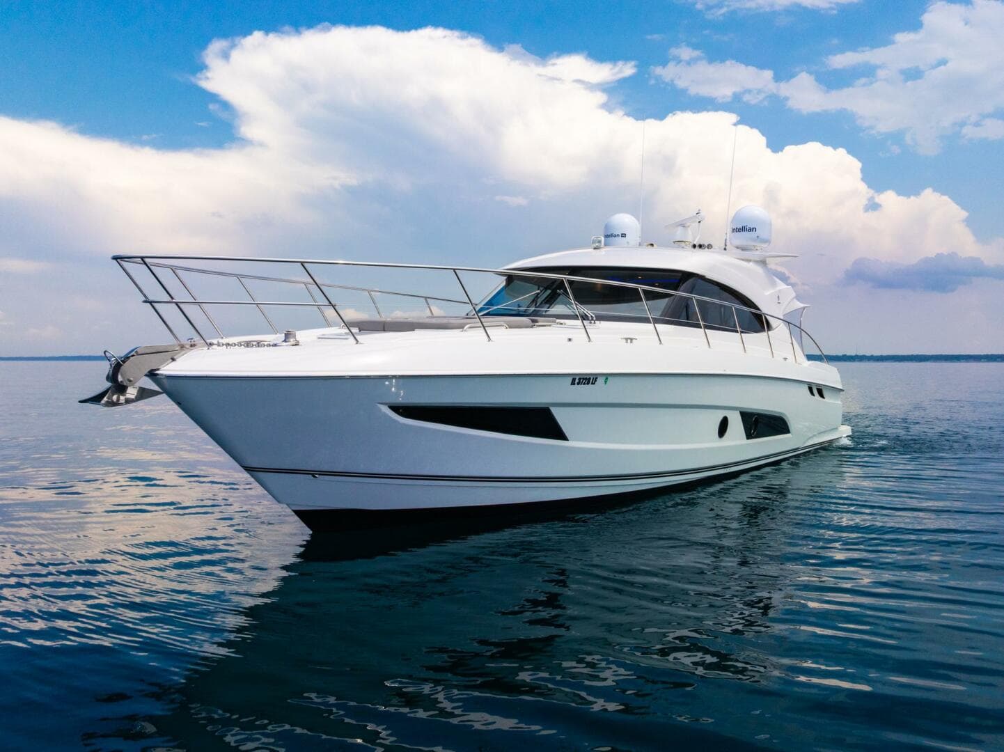 2019 Riviera 4800 Sport Yacht — photo 15
