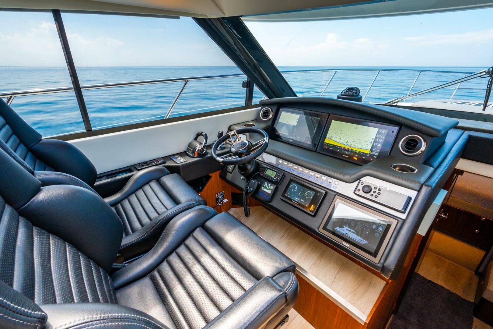2019 Riviera 4800 Sport Yacht — photo 24