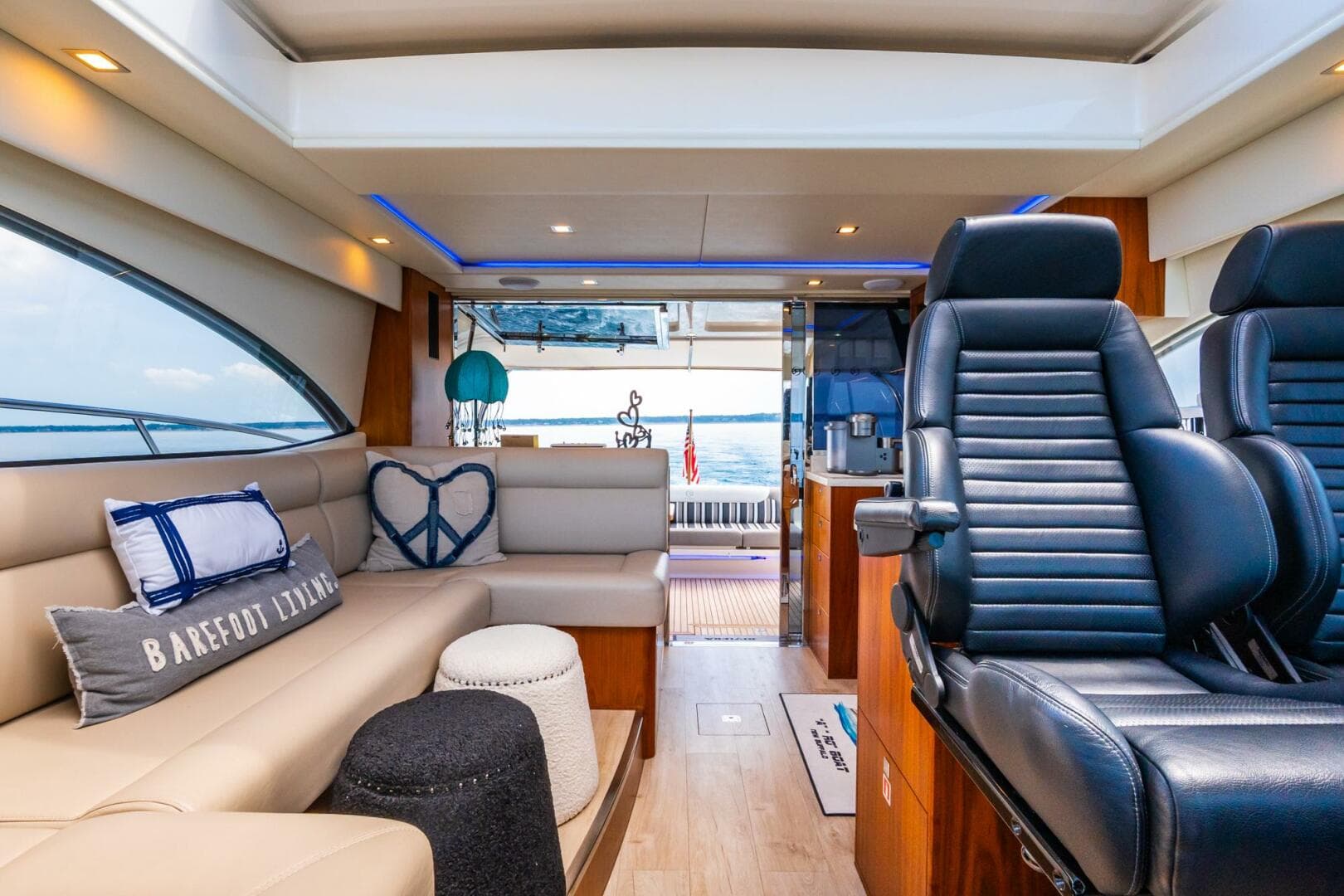 2019 Riviera 4800 Sport Yacht — photo 21